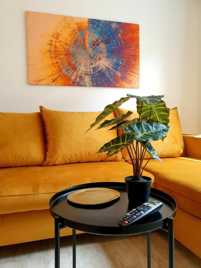 קוטבוס Ferienwohnungen Am Theater - Modern, Zentral Und Ruhig Mit Kueche, Waschtrockner, Netflix, Wlan Und Parkplatz- 2 Zimmer, 52 Qm מראה חיצוני תמונה