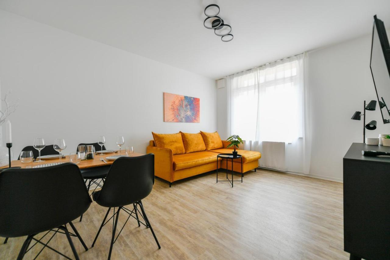 קוטבוס Ferienwohnungen Am Theater - Modern, Zentral Und Ruhig Mit Kueche, Waschtrockner, Netflix, Wlan Und Parkplatz- 2 Zimmer, 52 Qm מראה חיצוני תמונה