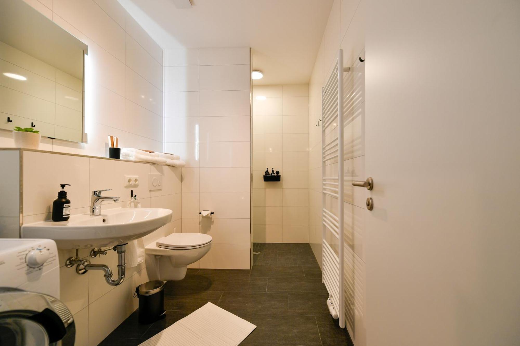 קוטבוס Ferienwohnungen Am Theater - Modern, Zentral Und Ruhig Mit Kueche, Waschtrockner, Netflix, Wlan Und Parkplatz- 2 Zimmer, 52 Qm מראה חיצוני תמונה