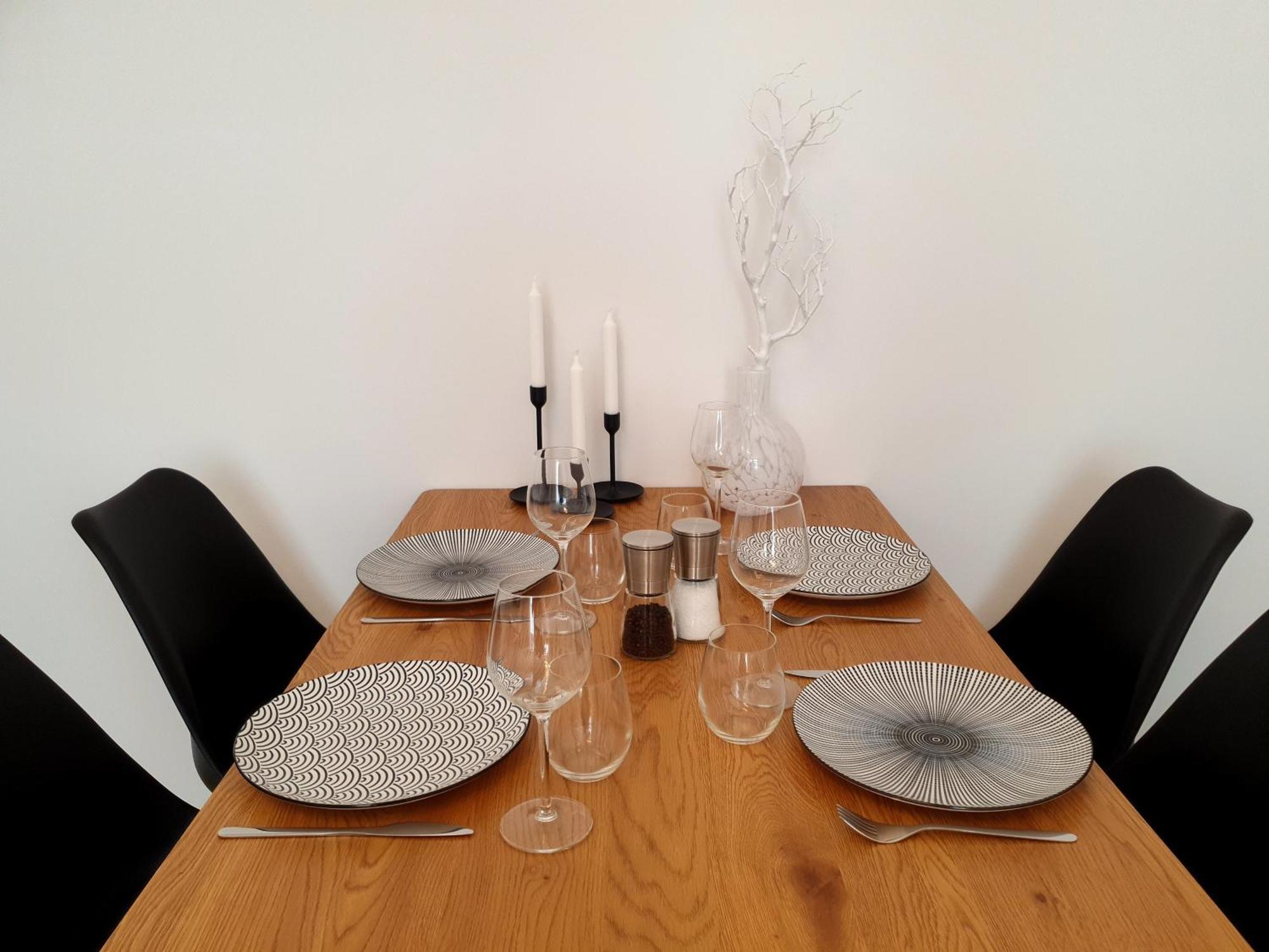 קוטבוס Ferienwohnungen Am Theater - Modern, Zentral Und Ruhig Mit Kueche, Waschtrockner, Netflix, Wlan Und Parkplatz- 2 Zimmer, 52 Qm חדר תמונה